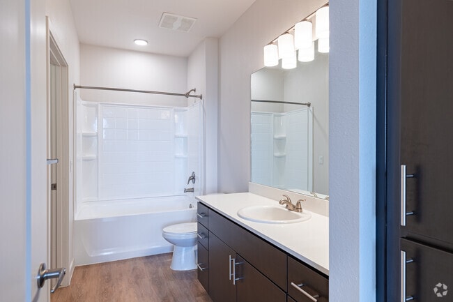 1BR-1BA-742SF-Reavis-Bathroom - View 32