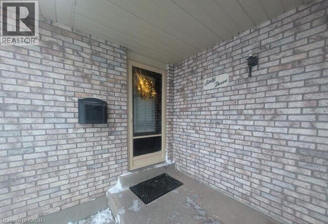 Building Photo - 63 Robert St