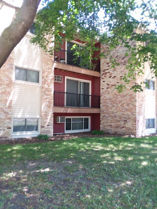 Primary Photo - Bassett Creek Apartments