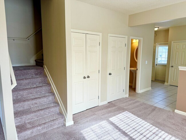 Foto del edificio - Welcome to this stunning 3-bedroom, 2.5-bathroom home located in the vibrant community of Conyers...