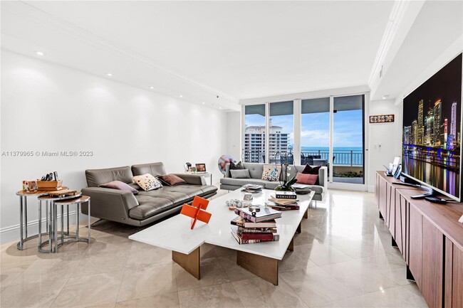 Foto del edificio - 799 Crandon Blvd