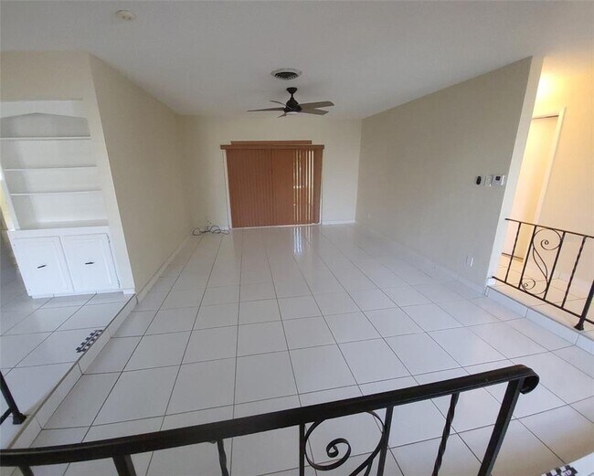 Building Photo - 831 SW 49th Terrace