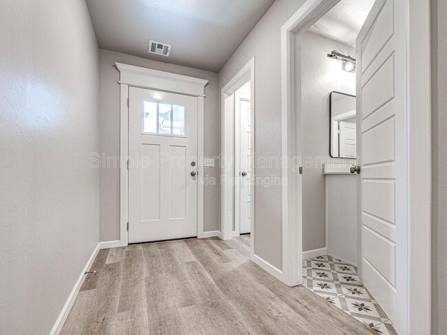 Building Photo - 400 Fallview Ct