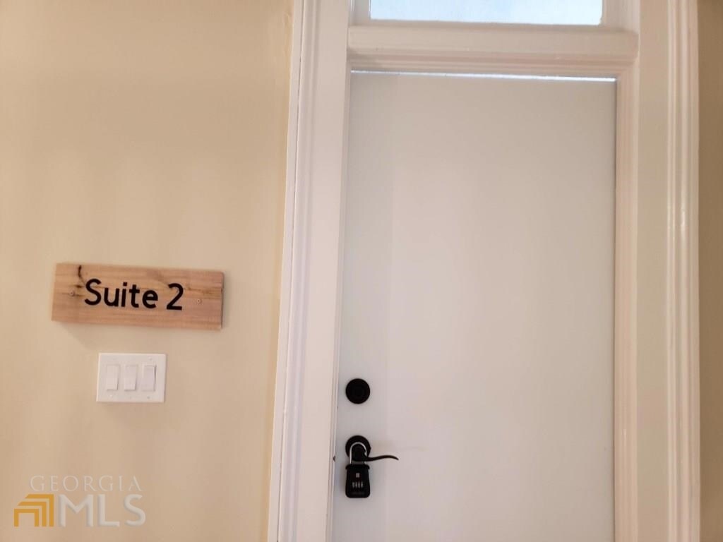 1064 College St Unit SUITE 2, Macon, GA 31201 Room for Rent in Macon