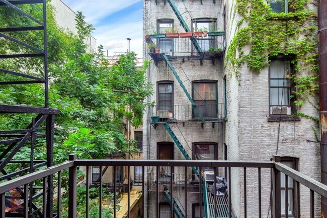 Foto del edificio - 246 Mott St