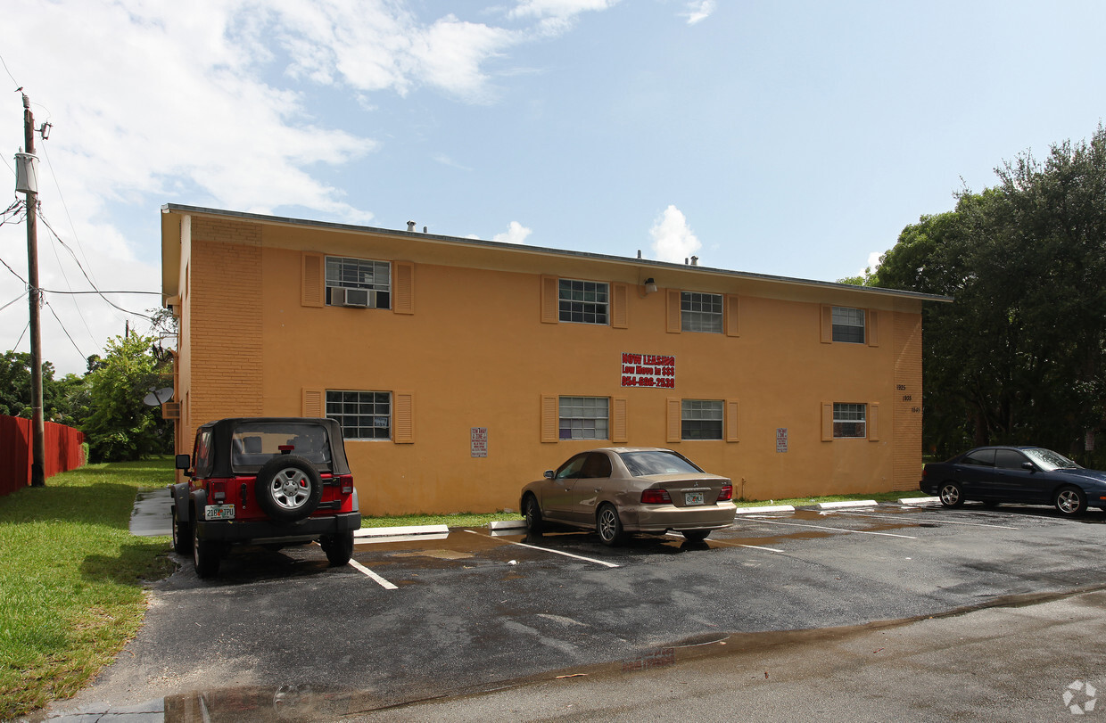 Riverside Park -Exterior - Riverside Park Apartments