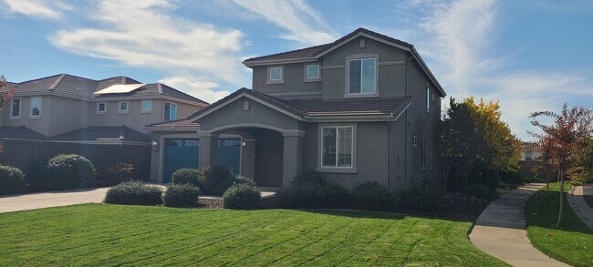 Building Photo - BEAUTIFUL SINGLE-FAMILY HOME IN BLACKSTONE...