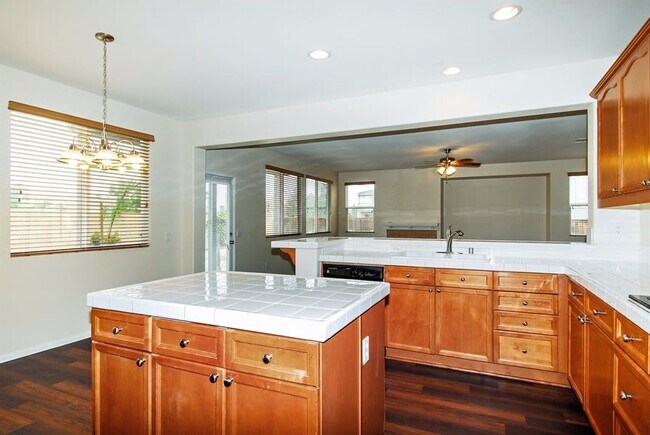 Building Photo - 24660 Polaris Dr