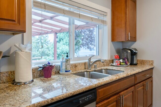 Foto del edificio - Spacious 3-Bedroom Home for Rent in Renton