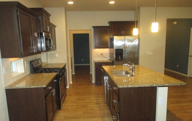 Foto del edificio - Beautiful 3 bed 2.5 bath home in South Hill Puyallup