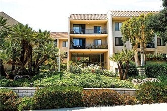 Building Photo - 1401 Valley View Rd