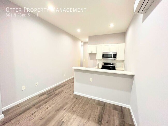 Building Photo - 2BR/1BA University City Apt with Private B...