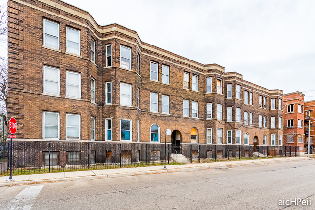 Building Photo - 4957 S Calumet Ave