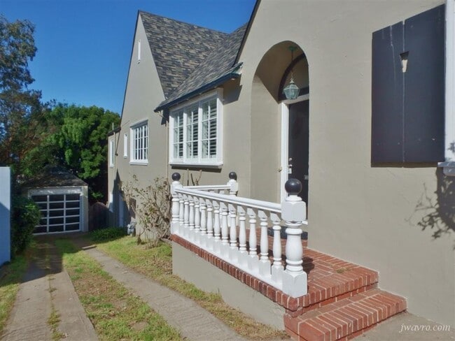 Building Photo - 40 Santa Paula Ave