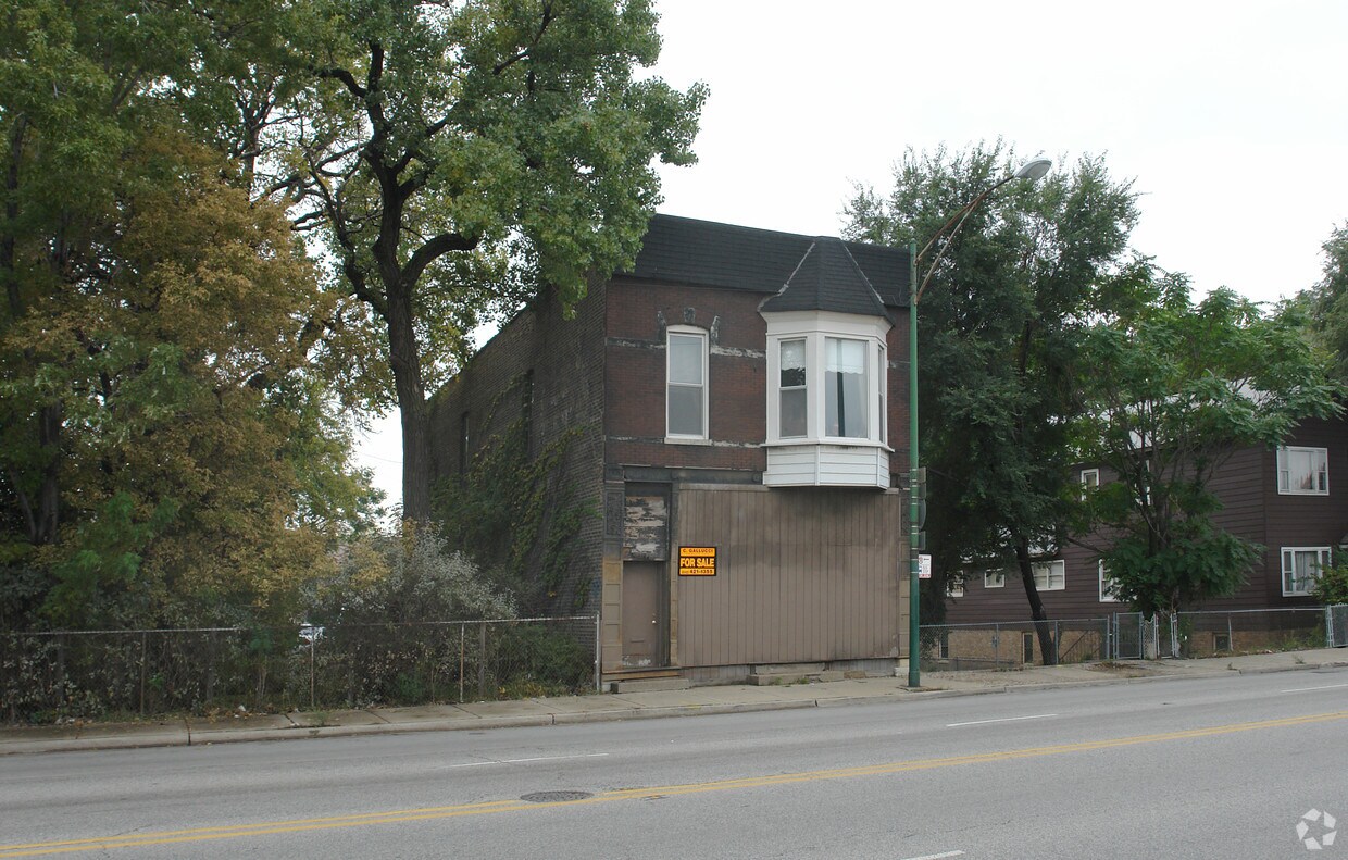 Building Photo - 3199 S Archer Ave