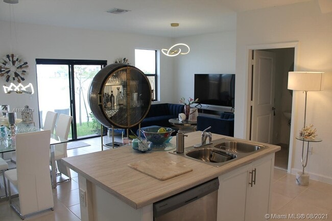 Foto del edificio - 20568 NE 5th Pl