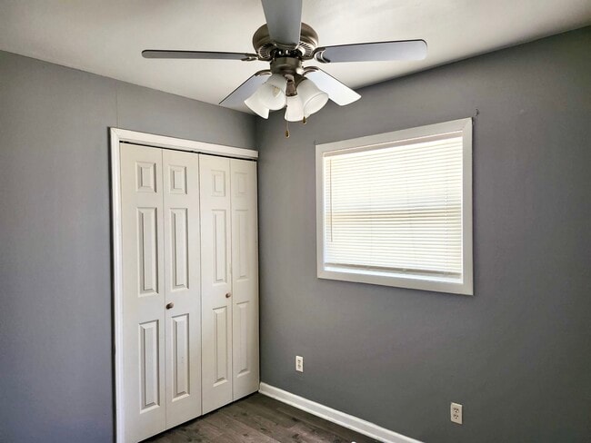 Foto del edificio - 119 S Dodson Dr