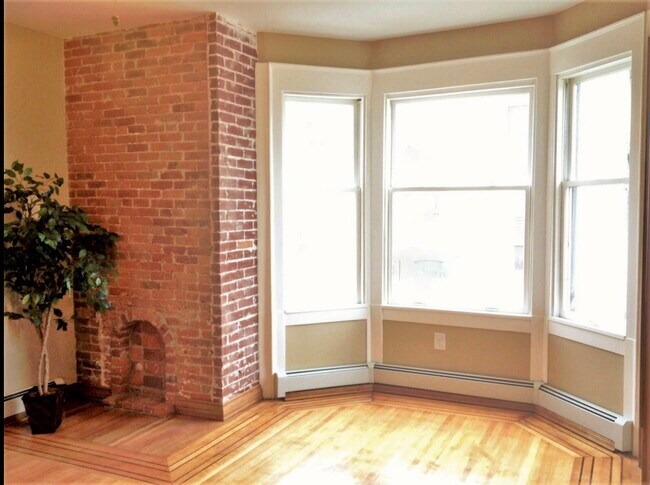 Foto del edificio - 361 Bates Ave