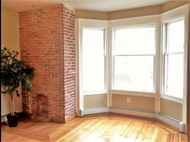 Building Photo - 361 Bates Ave