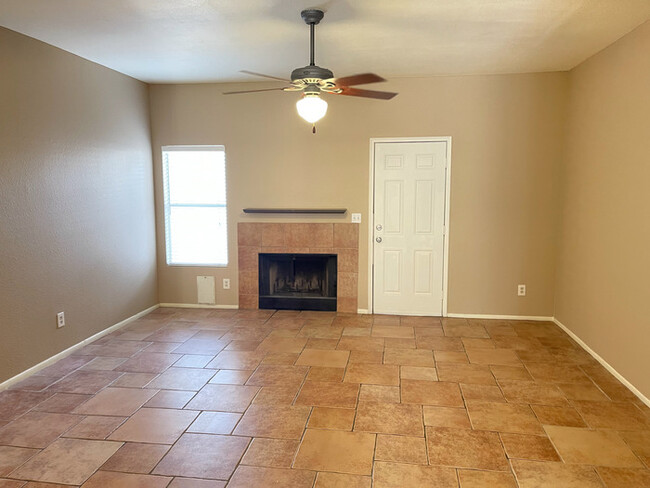 Foto del edificio - Great Townhome in North Phoenix is Availab...