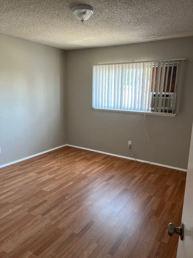 Building Photo - 15250 Sunburst St