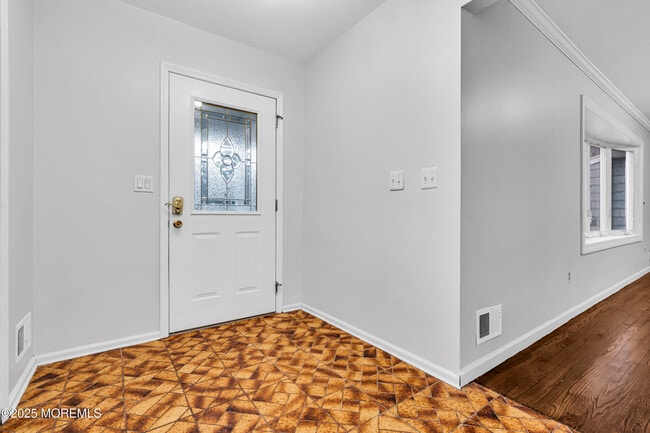 Building Photo - 720 Brookside Dr
