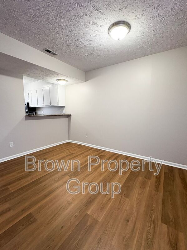 Building Photo - 414 Cumbrian Ct