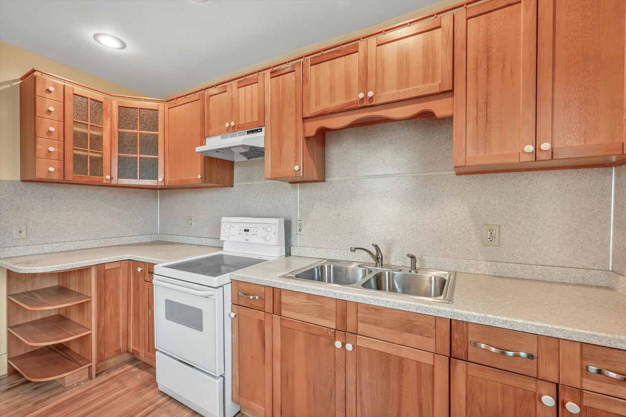 Kitchen - 137 Mifflin St
