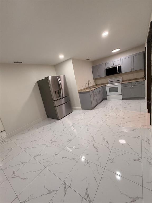 Building Photo - 1720 Park Dr