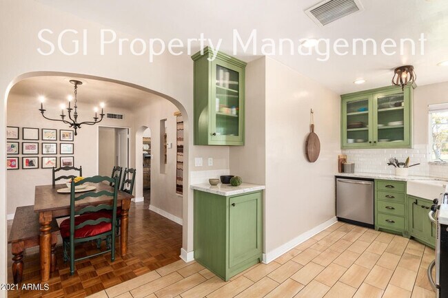 Foto del edificio - 1315 W Holly St