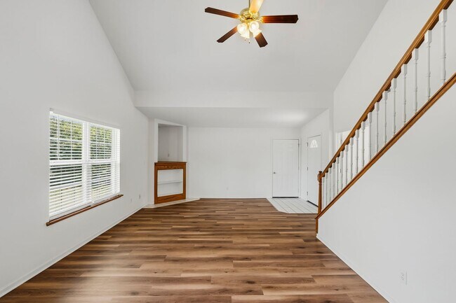 Building Photo - 1725-1727-1727 Louise Cir