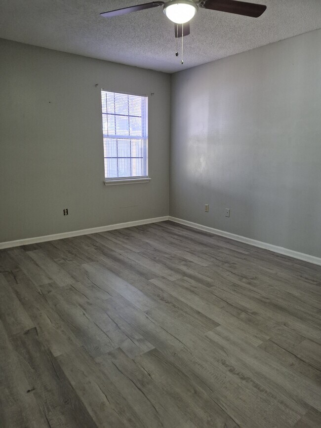 Foto del edificio - 1790 Wayland Park Dr