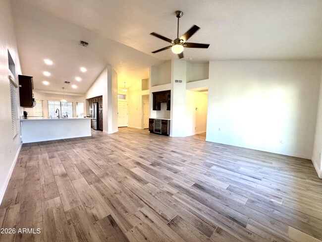 Building Photo - 830 N Granada Dr