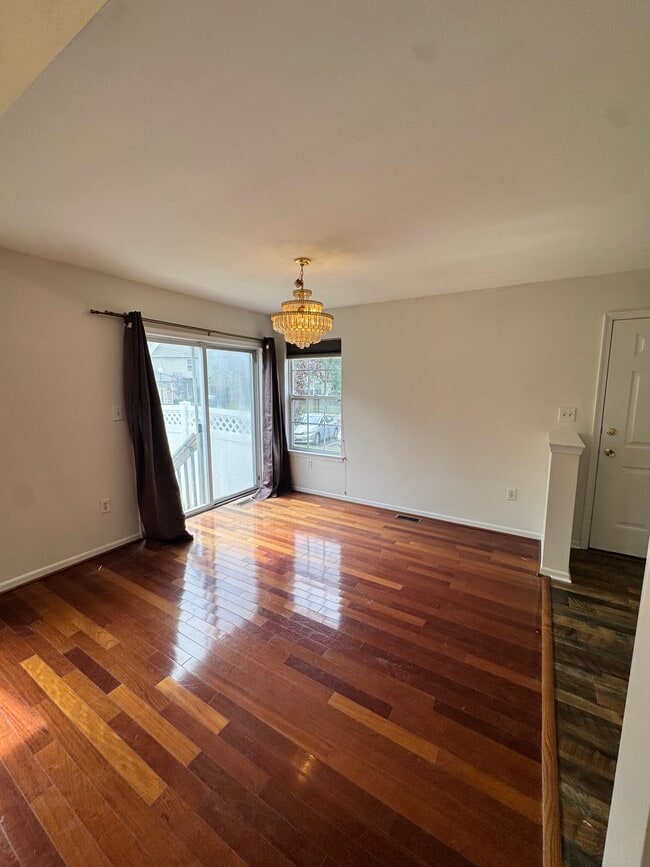 Building Photo - 305 Cobblestone Ct