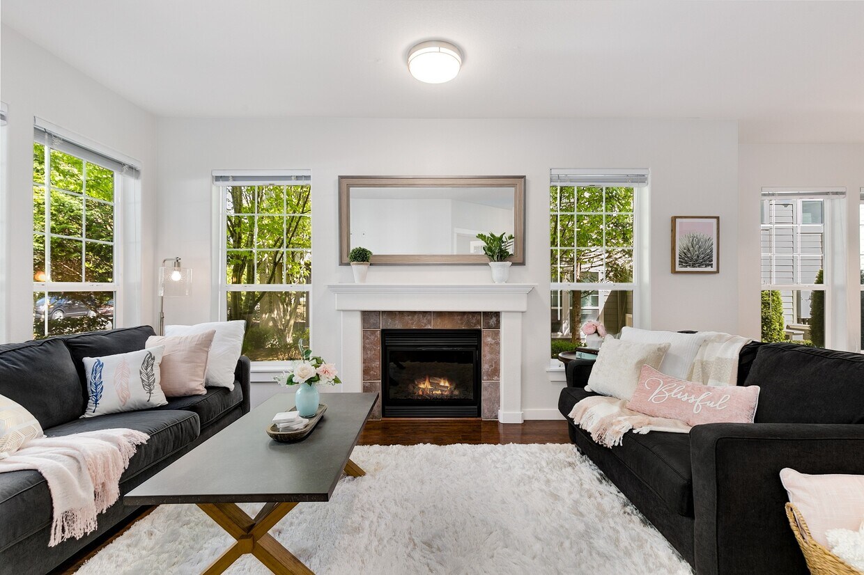 Entry to Living Room - 22651 NE Alder Crest Dr
