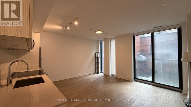 Photo du bâtiment - 25 Richmond St E