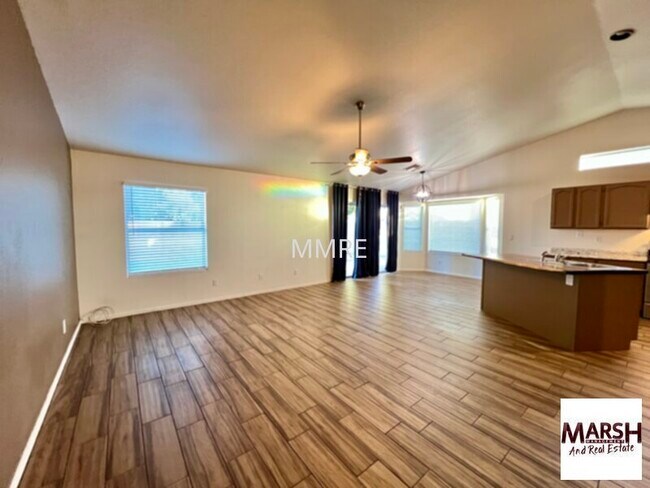 Foto del edificio - Nice 3 bedroom home with open floorplan in Chandler!