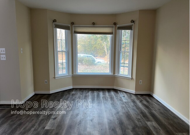 Foto del edificio - 5303 Highberry Woods Rd