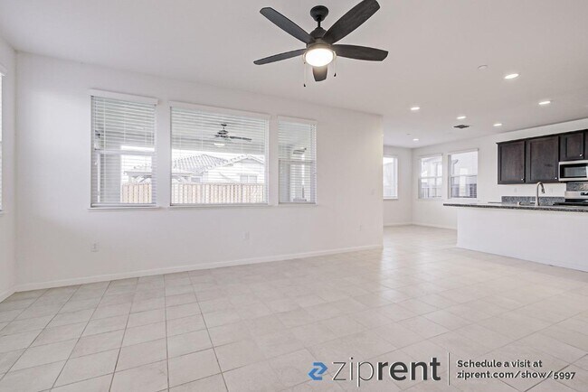 Building Photo - 2447 Marina Dr