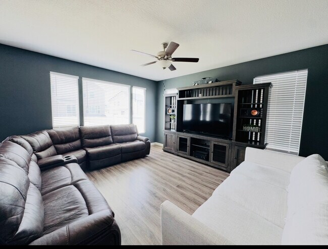 Foto del edificio - 887 N Galena Dr