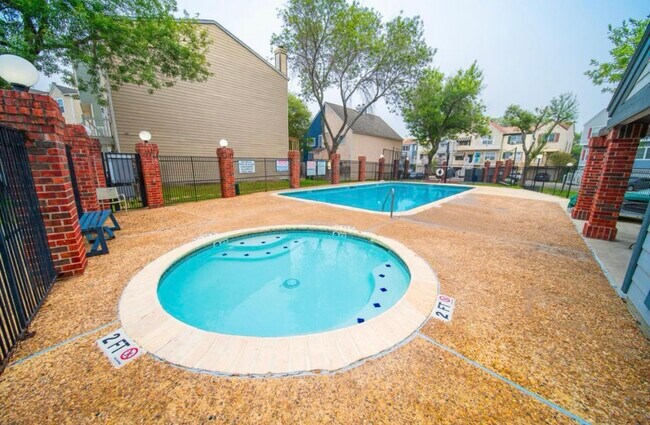 community pool - 12282 Apricot Dr