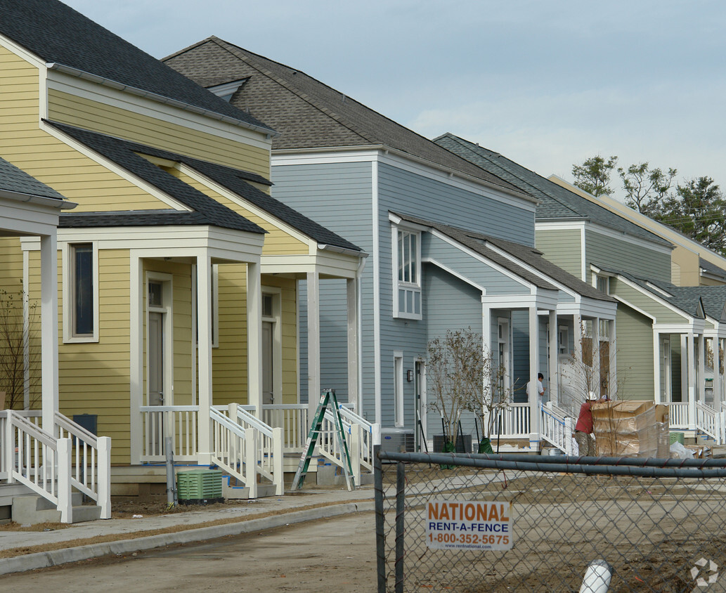Building Photo - 720 Adele Dr