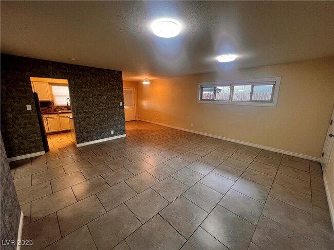 Building Photo - 4221 El Conlon Ave