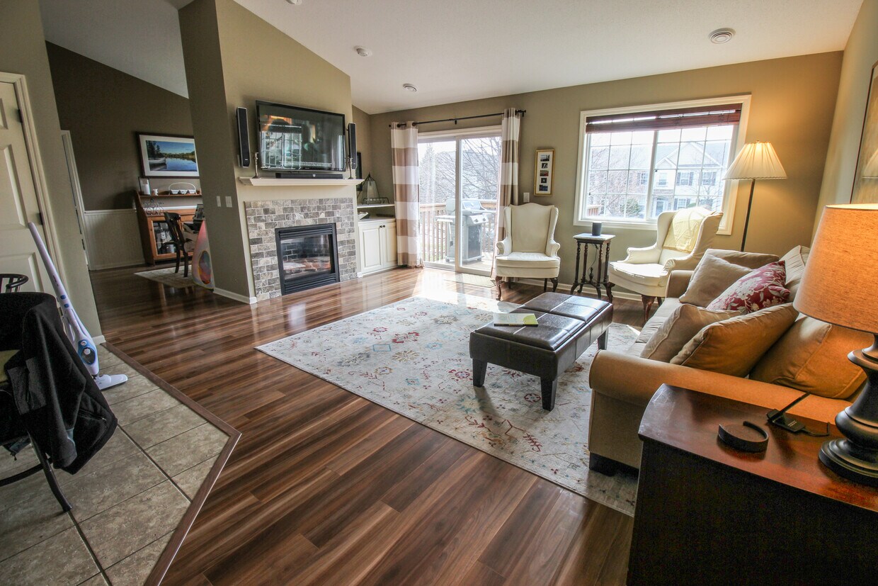 Primary Photo - 15284 Flower Way