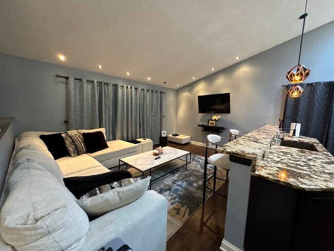Foto del edificio - 17574 Drummond Dr