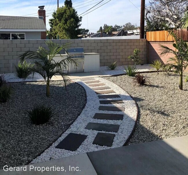 Building Photo - 4 br, 2 bath House - 1586 Corsica Pl