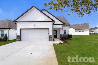 Building Photo - 121 Dimaggio Dr