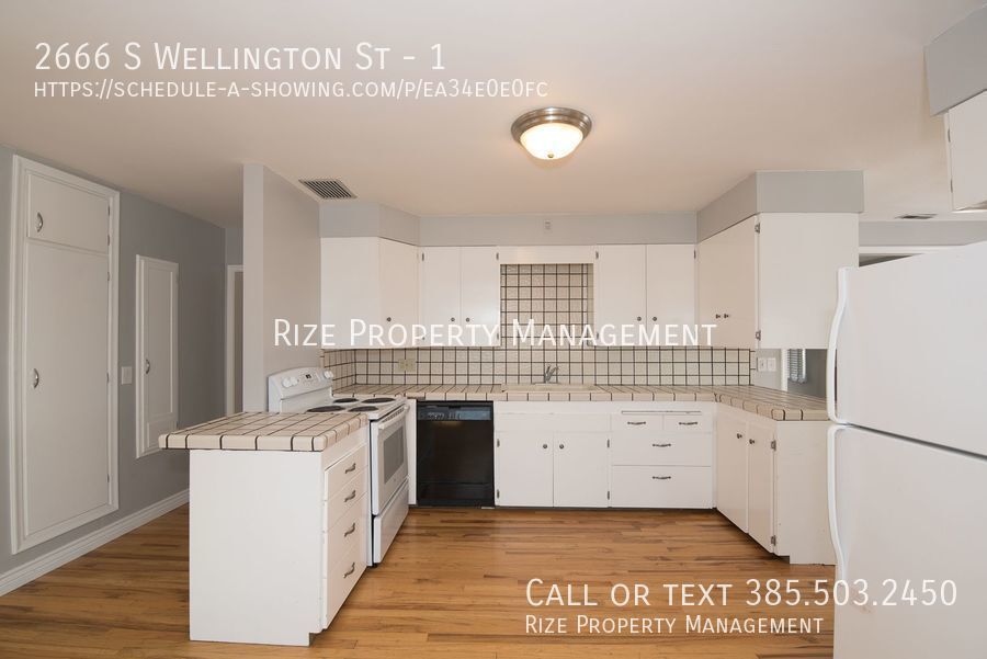 Primary Photo - Beautiful 3 bed duplex with large yard!
