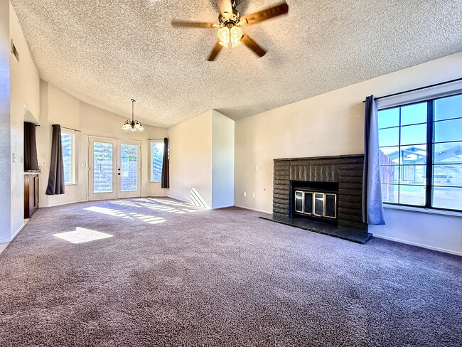 Foto del edificio - 45045 Denmore Ave