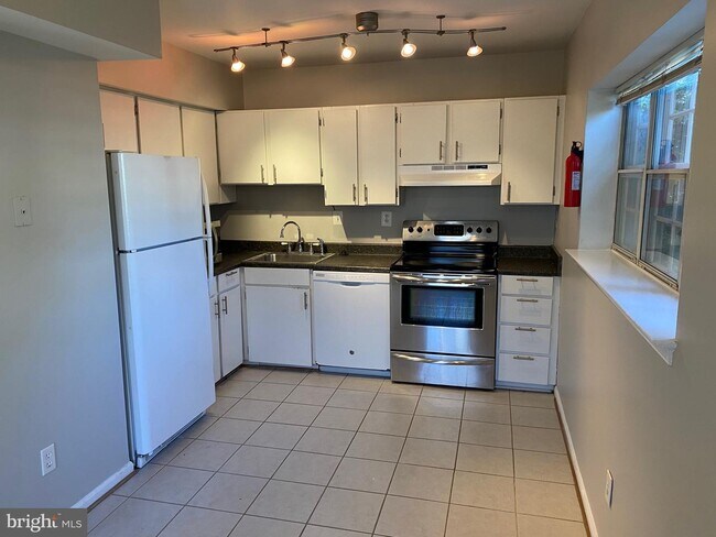 Building Photo - 13701 Autumn Vale Ct